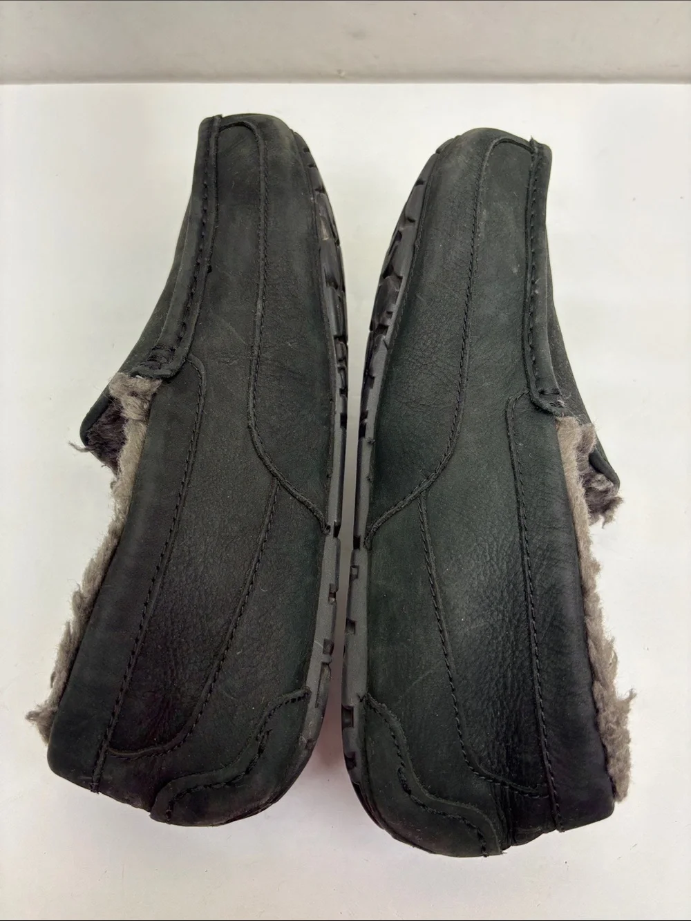UGG Men's Black Fleece-Lined Slip-On Moccasin Slippers, size 11, box 31